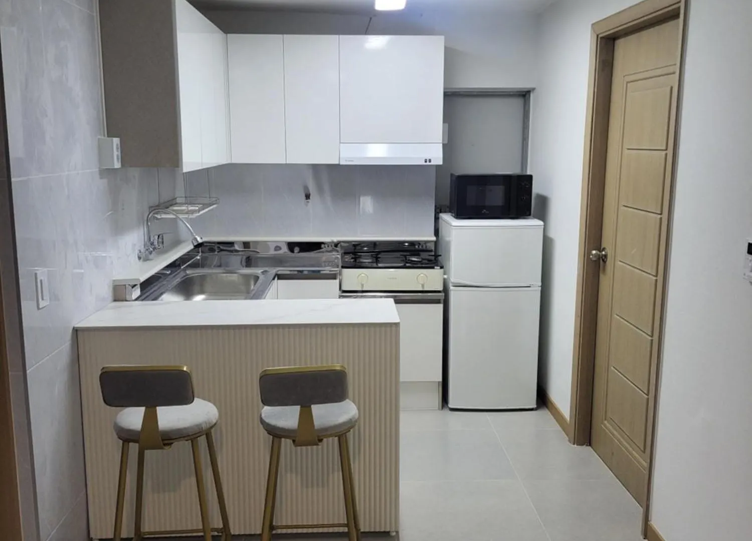 Spacious Newly Renovated Home #13 Seoul Apartment